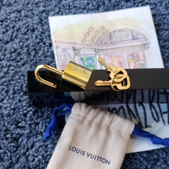Louis Vuitton Lock & 2 Keys w/ Dustbag -LV Padlock - Picture 5 of 7